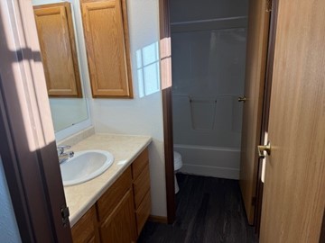 Maple Court Bathroom